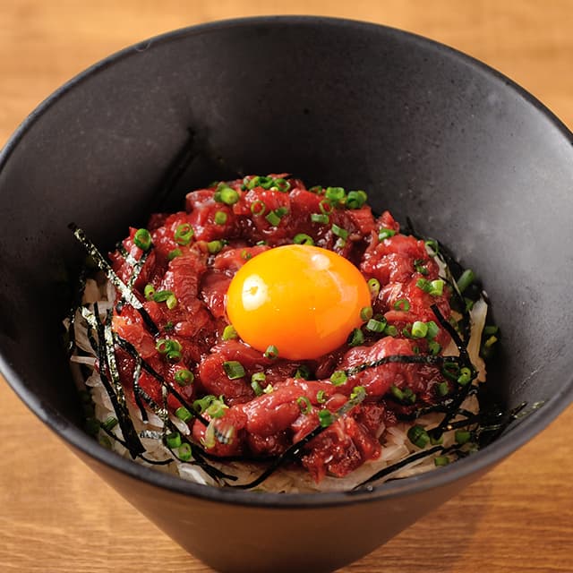 桜ユッケ丼