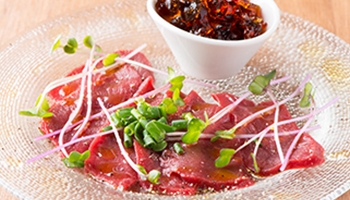 公式サイト特典②ミニ馬肉のカルパッチョ